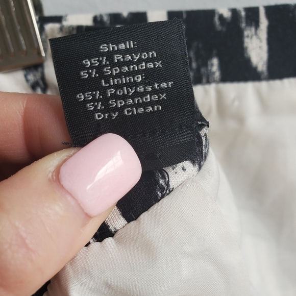 Ann Taylor Ivory & Black Abstract Splash Print Pencil Skirt Size 4 - Picture 6 of 6